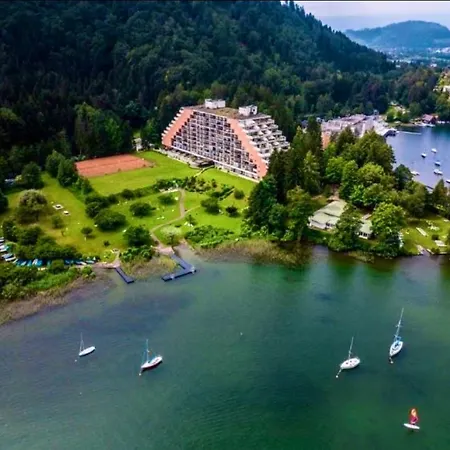 Apartment Am Ossiachersee Mit Eigenem Seezugang Landskron Exterior photo